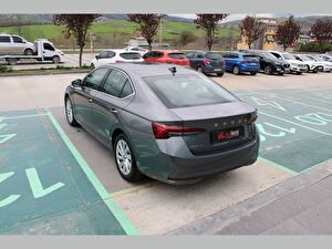 2025 Benzin Otomatik Skoda Octavia Gri Asal