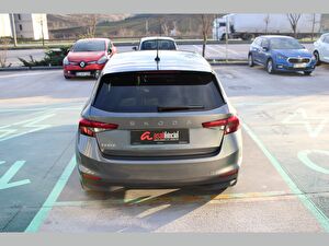 2024 Benzin Otomatik Skoda Fabia Gri Asal