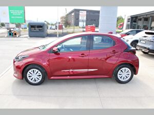 2021 Benzin Otomatik Toyota Yaris Kırmızı Asal