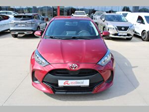 2021 Benzin Otomatik Toyota Yaris Kırmızı Asal