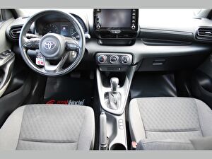 2021 Benzin Otomatik Toyota Yaris Kırmızı Asal