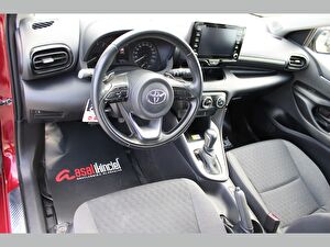2021 Benzin Otomatik Toyota Yaris Kırmızı Asal