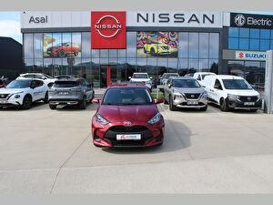 2021 Benzin Otomatik Toyota Yaris Kırmızı Asal