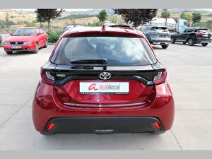 2021 Benzin Otomatik Toyota Yaris Kırmızı Asal