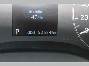 2021 Benzin Otomatik Toyota Yaris Kırmızı Asal