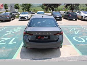 2025 Benzin Otomatik Skoda Octavia Gri Asal