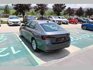 2025 Benzin Otomatik Skoda Octavia Gri Asal