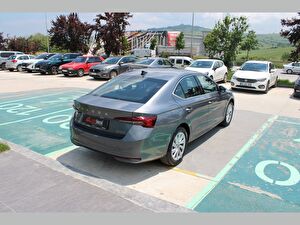 2025 Benzin Otomatik Skoda Octavia Gri Asal