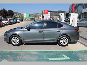 2025 Benzin Otomatik Skoda Octavia Gri Asal