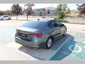 2025 Benzin Otomatik Skoda Octavia Gri Asal