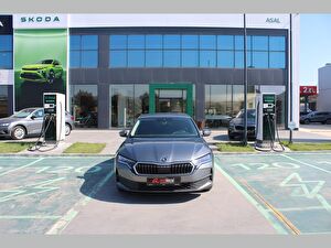 2025 Benzin Otomatik Skoda Octavia Gri Asal