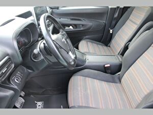 2023 Dizel Otomatik Opel Combo Beyaz Asal