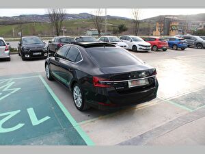 2023 Benzin Otomatik Skoda Superb Siyah Asal