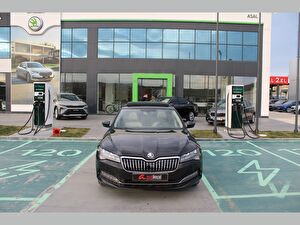 2023 Benzin Otomatik Skoda Superb Siyah Asal