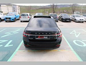 2023 Benzin Otomatik Skoda Superb Siyah Asal