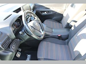 2023 Dizel Otomatik Opel Combo Mavi Asal