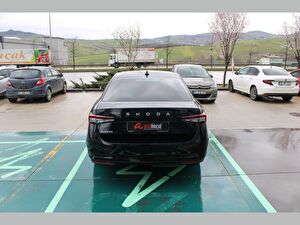 2024 Benzin Otomatik Skoda Superb Siyah Asal