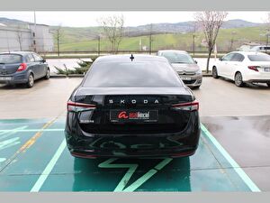 2024 Benzin Otomatik Skoda Superb Siyah Asal