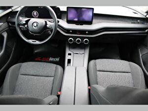 2024 Benzin Otomatik Skoda Superb Siyah Asal