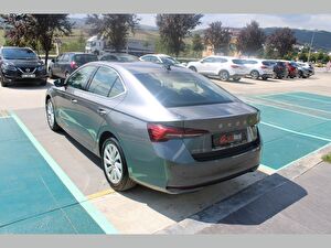 2026 Hybrid Otomatik Skoda Octavia Gri Asal