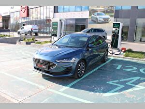 Ford Focus Hatchback/5 1.5L EcoBlue Titanium