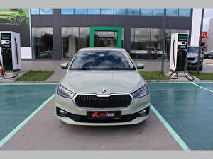 2026 Benzin Otomatik Skoda Fabia Yeşil Asal