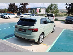 2025 Benzin Otomatik Skoda Fabia Yeşil Asal