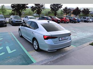 2024 Benzin Otomatik Skoda Octavia Gri Asal