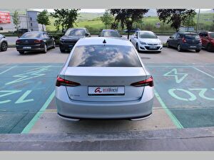 2024 Benzin Otomatik Skoda Octavia Gri Asal