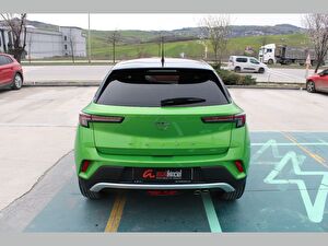 2023 Benzin Otomatik Opel Mokka Yeşil Asal