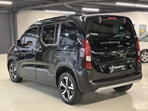 2025 Dizel Otomatik Peugeot Rifter Siyah Yüzbaşıoğlu