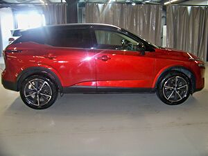 2023 MHEV Otomatik Nissan Qashqai Kırmızı Yüzbaşıoğlu