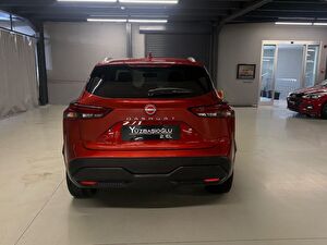 2023 Benzin Otomatik Nissan Qashqai Kırmızı Yüzbaşıoğlu
