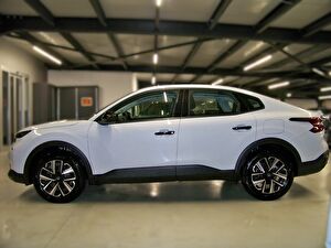 2025 Benzin Otomatik Citroen C4 X Beyaz Yüzbaşıoğlu