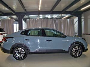 2025 Benzin Otomatik Citroen C4 X Yeşil Yüzbaşıoğlu