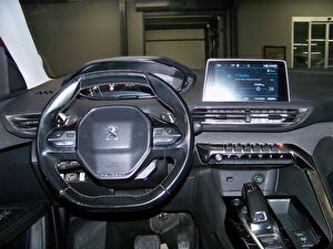 2021 Dizel Otomatik Peugeot 3008 Kırmızı Yüzbaşıoğlu