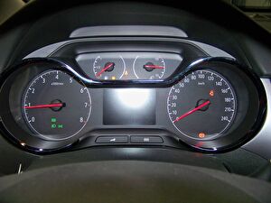 2022 Benzin Otomatik Opel Crossland Kırmızı Yüzbaşıoğlu