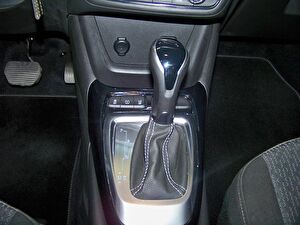 2022 Benzin Otomatik Opel Crossland Kırmızı Yüzbaşıoğlu