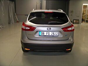 2015 Dizel Manuel Nissan Qashqai Gümüş Gri Yüzbaşıoğlu Otomotiv Mam. San ve Tic A.Ş.