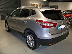 2015 Dizel Manuel Nissan Qashqai Gümüş Gri Yüzbaşıoğlu Otomotiv Mam. San ve Tic A.Ş.