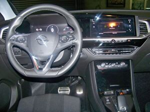 2023 Dizel Otomatik Opel Grandland Kırmızı Yüzbaşıoğlu
