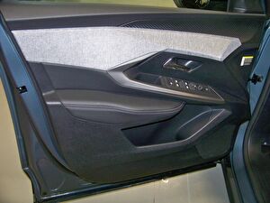 2024 Elektrik Otomatik Peugeot e-3008 Mavi Yüzbaşıoğlu