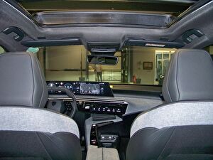 2024 Elektrik Otomatik Peugeot e-3008 Mavi Yüzbaşıoğlu