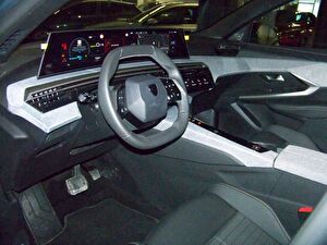 2024 Elektrik Otomatik Peugeot e-3008 Mavi Yüzbaşıoğlu