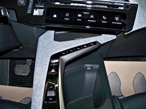 2025 PHEV Otomatik Peugeot 3008 Gri Yüzbaşıoğlu