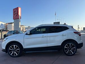 2017 Dizel Otomatik Nissan Qashqai Beyaz Yılmaz Otomotiv Akaryakıt İnşaat Nakliyat Sanayi ve Tic. Ltd. Şti.