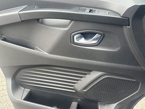 renault, trafic combi, 5+1 grand confort 2.0 blue dci eag9 170 bg, otomatik, dizel 2.el otomobil | renew 14