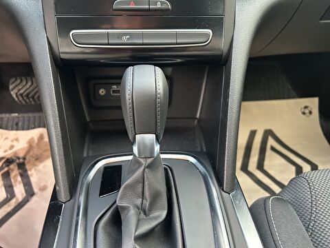 renault, megane, sedan 1.3 tce touch edc, otomatik, benzin 2.el otomobil | renew 20