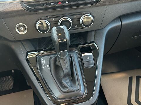renault, kangoo multix, 1.3 tce ıconic edc, otomatik, benzin 2.el otomobil | renew 19