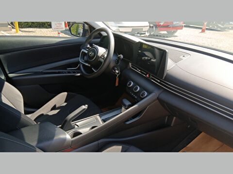 2021 Benzin Otomatik Hyundai Elantra Füme Yükseliş Nakil Araçları Turizm Ticaret ve Sanayi Anonim Şirketi